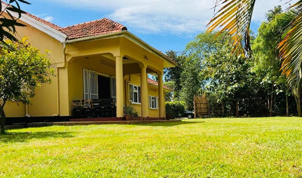 Buutu Nest Bed & Breakfast จินจา ภายนอก รูปภาพ